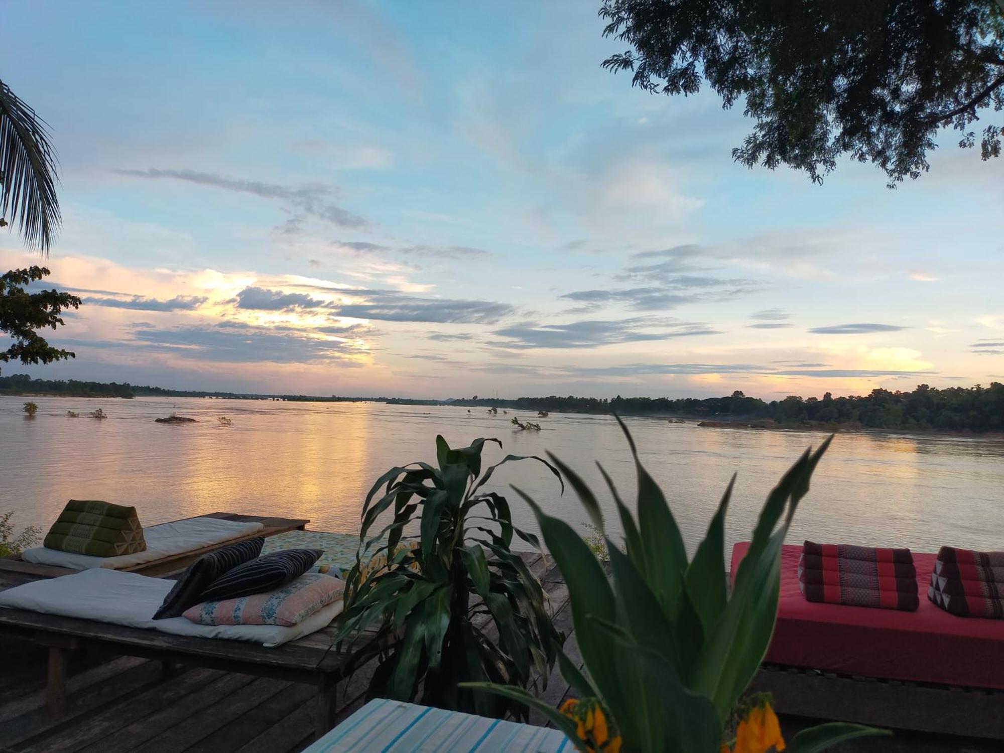 Pomelo Restaurant And Guesthouse - Fishermen & Tammarine Cottages Riverfront - Experience Nature, Culture And Adventure & Tailor-Made Tour Ban Khon Exterior photo