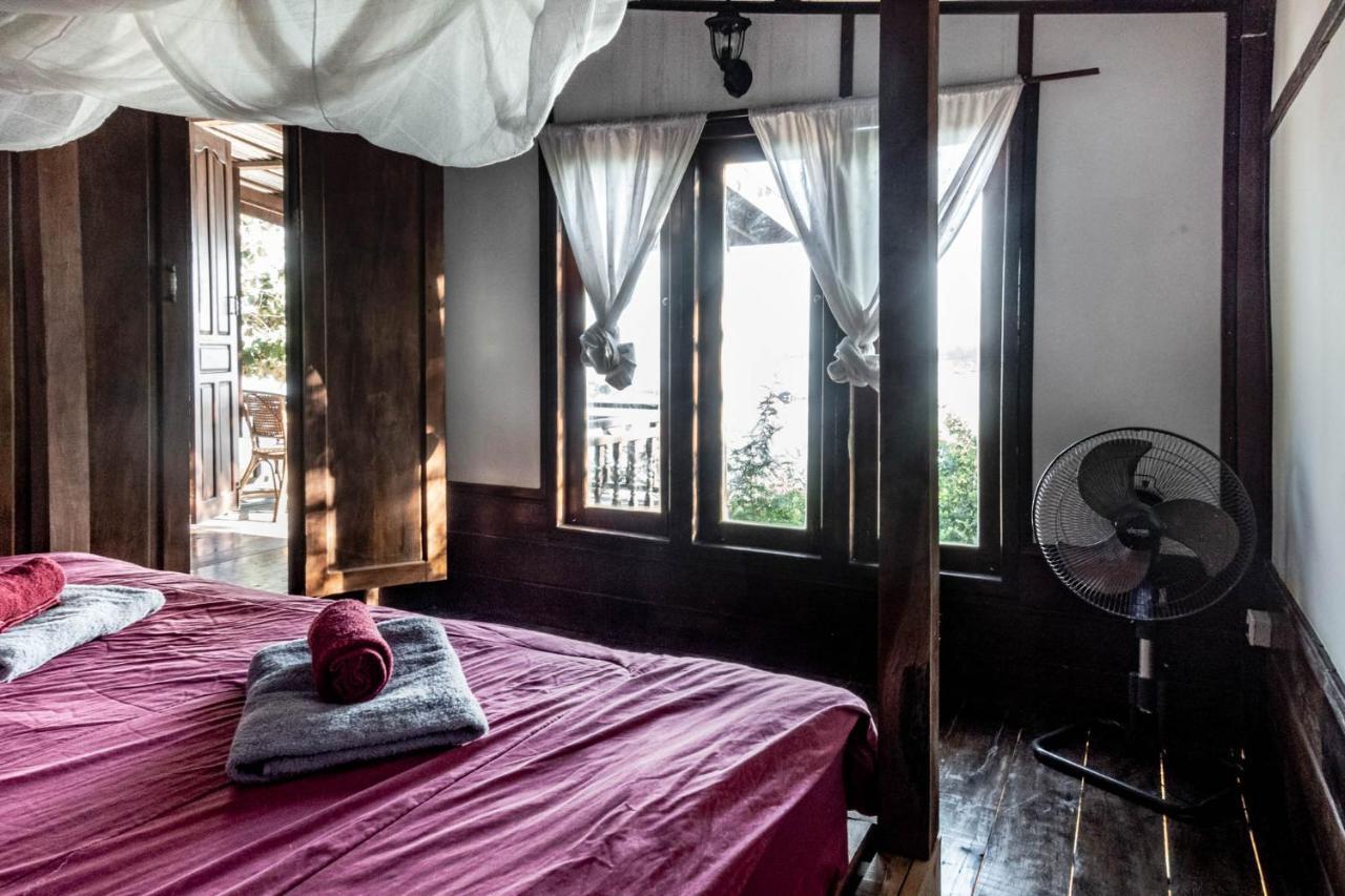 Pomelo Restaurant And Guesthouse - Fishermen & Tammarine Cottages Riverfront - Experience Nature, Culture And Adventure & Tailor-Made Tour Ban Khon Exterior photo